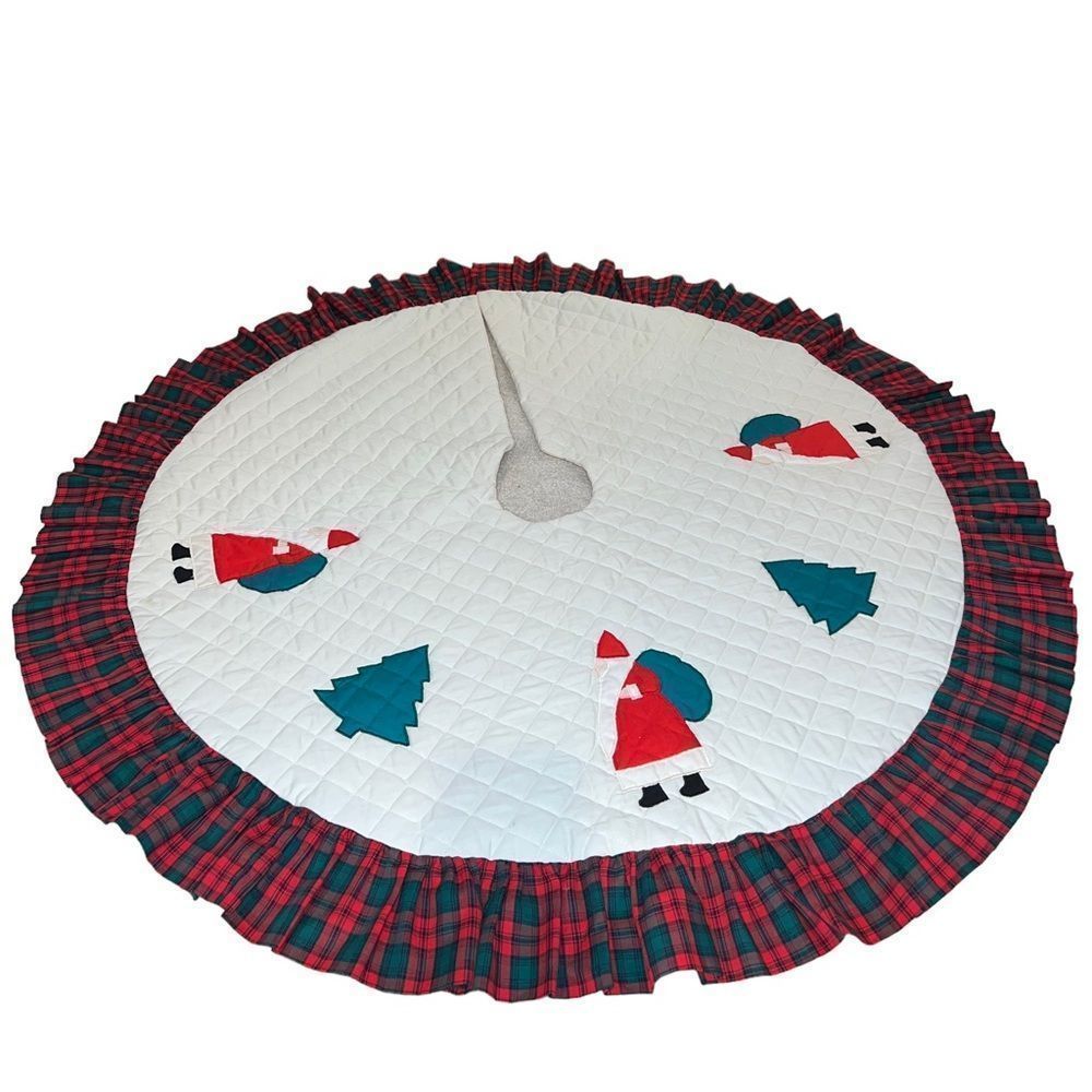 Handmade embroidered and quilted traditional style Christmas tree skirt